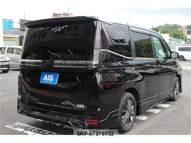 Toyota VOXY 2023-09 8768684-7