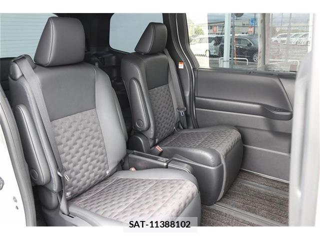 Toyota VOXY 2024-04 8769033-15