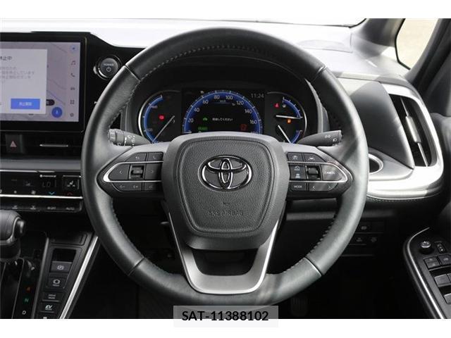 Toyota VOXY 2024-04 8769033-17