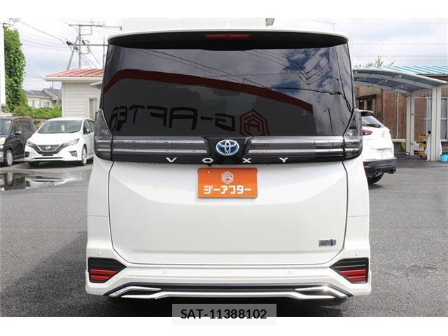 Toyota VOXY 2024-04 8769033-9
