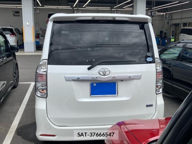 Toyota VOXY 2010-02 8769178-1