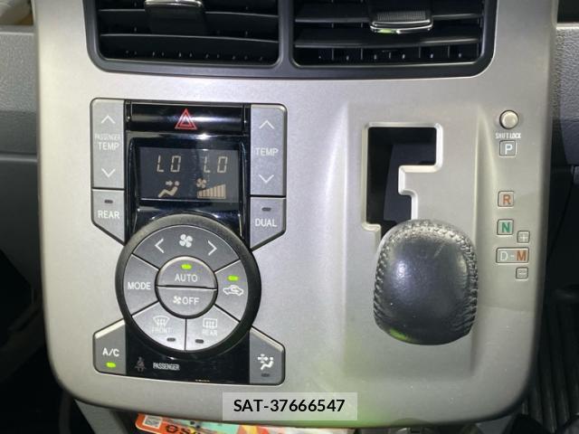 Toyota VOXY 2010-02 8769178-11