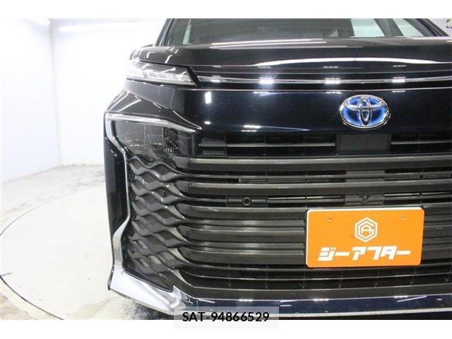 Toyota VOXY 2022-09 8769357-10