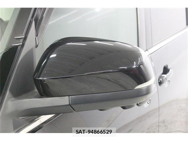 Toyota VOXY 2022-09 8769357-16