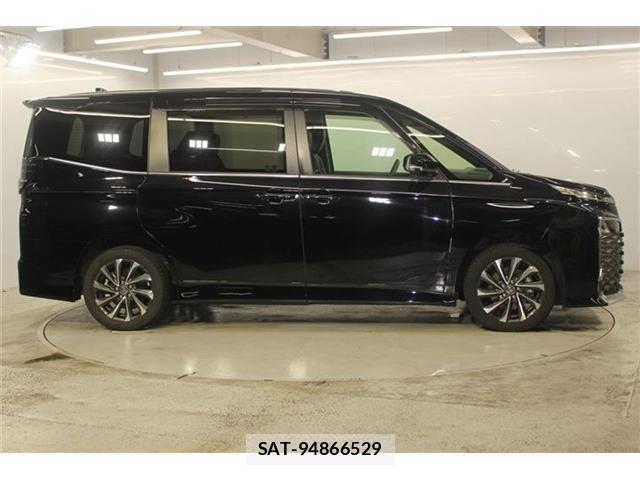 Toyota VOXY 2022-09 8769357-3