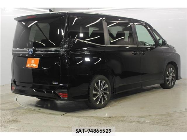 Toyota VOXY 2022-09 8769357-4