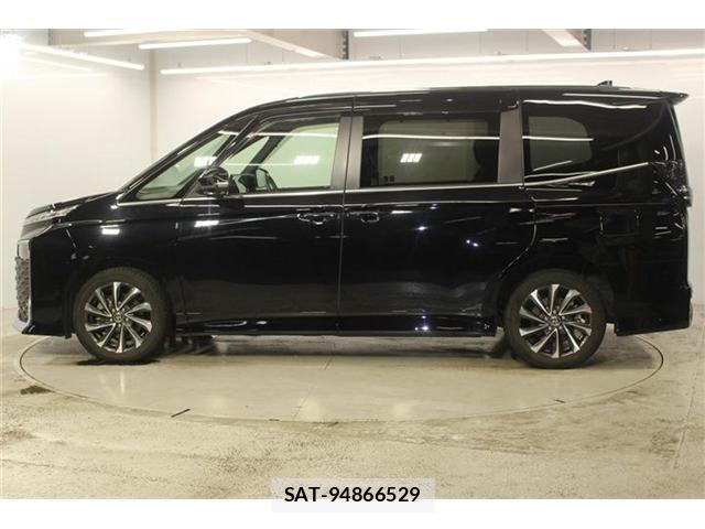 Toyota VOXY 2022-09 8769357-7