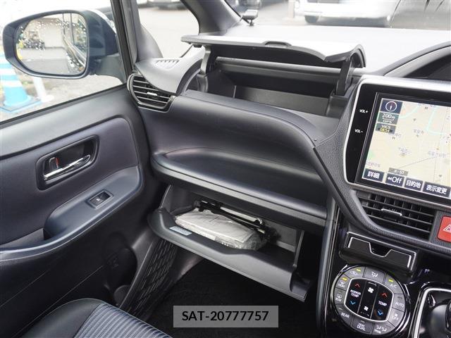 Toyota VOXY 2016-08 8769380-13