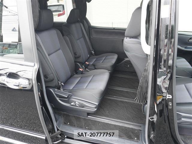 Toyota VOXY 2016-08 8769380-15