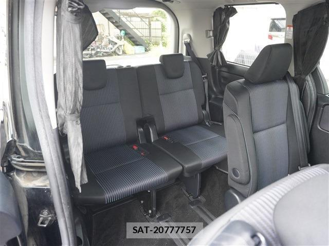 Toyota VOXY 2016-08 8769380-16