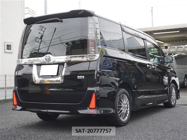 Toyota VOXY 2016-08 8769380-3