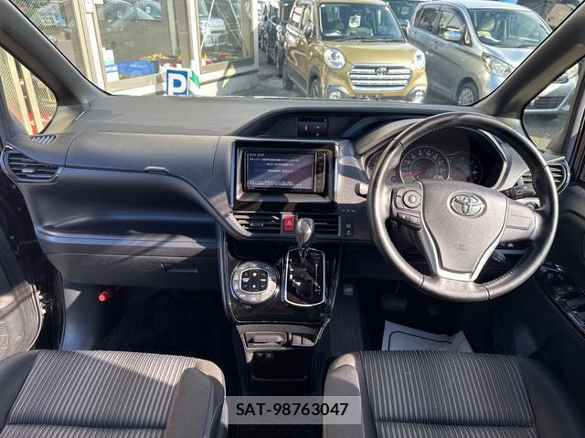 Toyota VOXY 2021-06 8769395-1