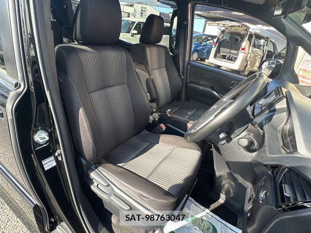 Toyota VOXY 2021-06 8769395-10