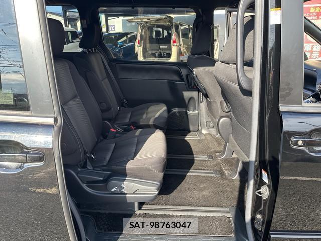 Toyota VOXY 2021-06 8769395-12