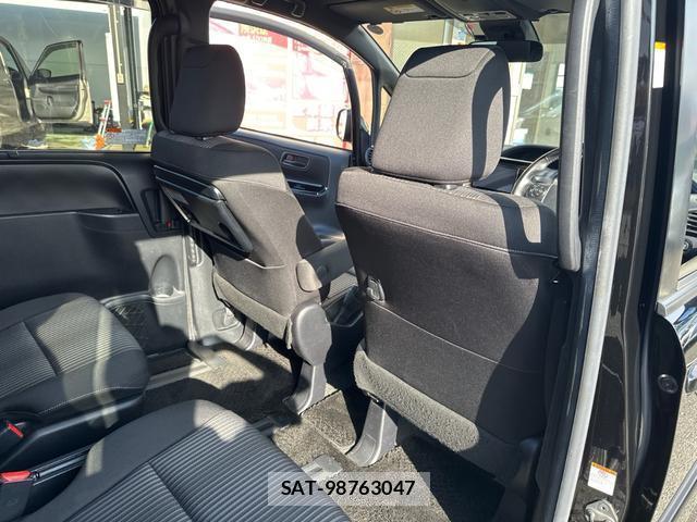 Toyota VOXY 2021-06 8769395-15