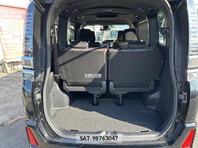 Toyota VOXY 2021-06 8769395-16