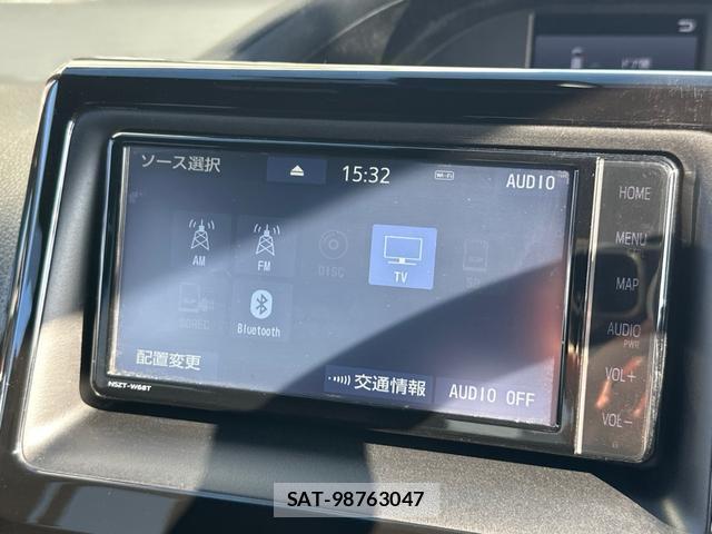 Toyota VOXY 2021-06 8769395-3