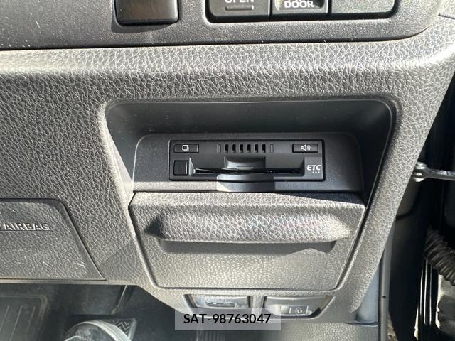 Toyota VOXY 2021-06 8769395-6