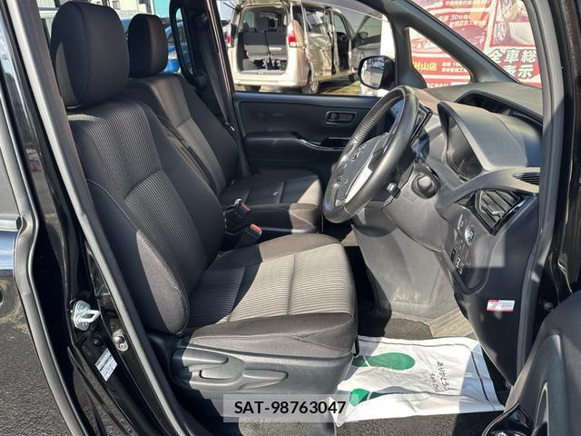Toyota VOXY 2021-06 8769395-9