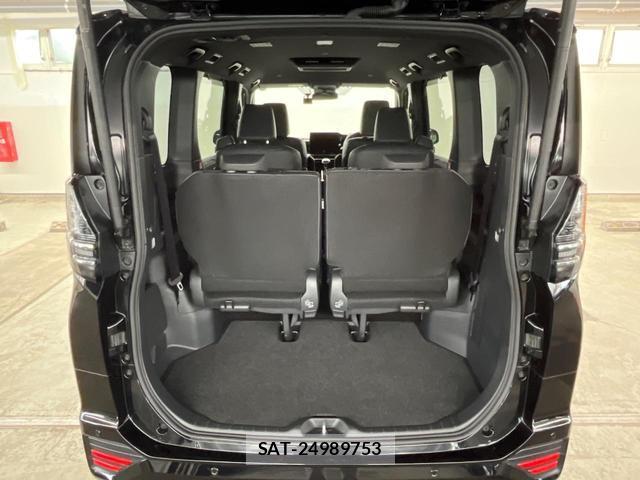 Toyota VOXY 2023-10 8769398-10