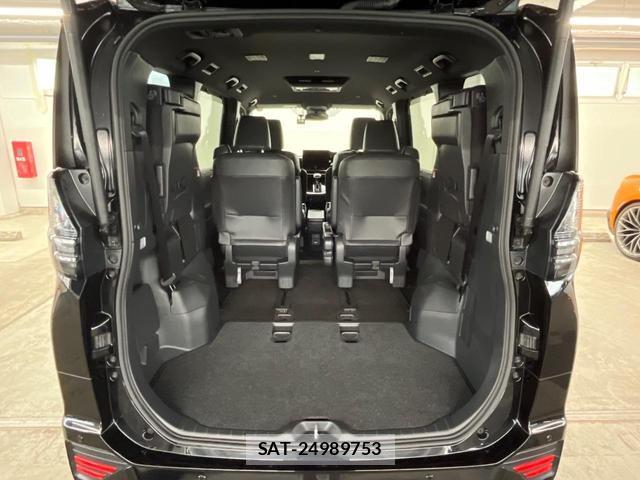 Toyota VOXY 2023-10 8769398-11