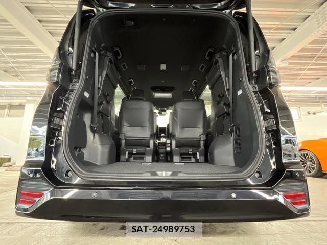 Toyota VOXY 2023-10 8769398-12