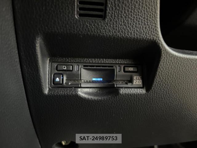 Toyota VOXY 2023-10 8769398-15