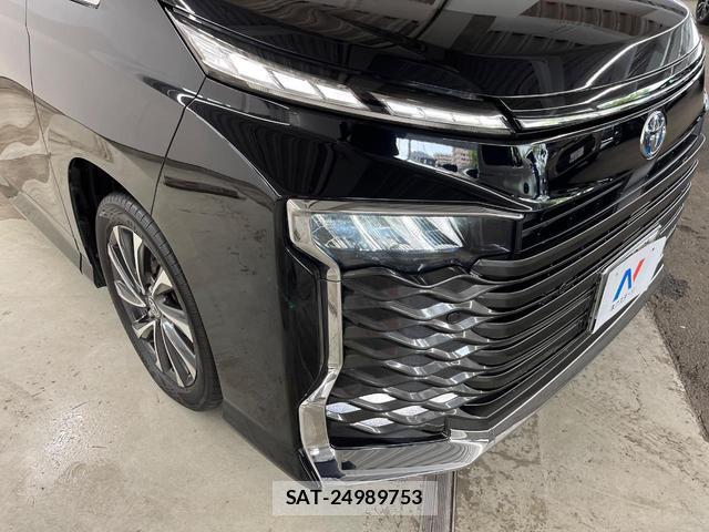 Toyota VOXY 2023-10 8769398-19