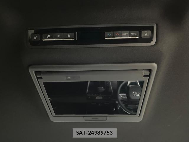 Toyota VOXY 2023-10 8769398-6