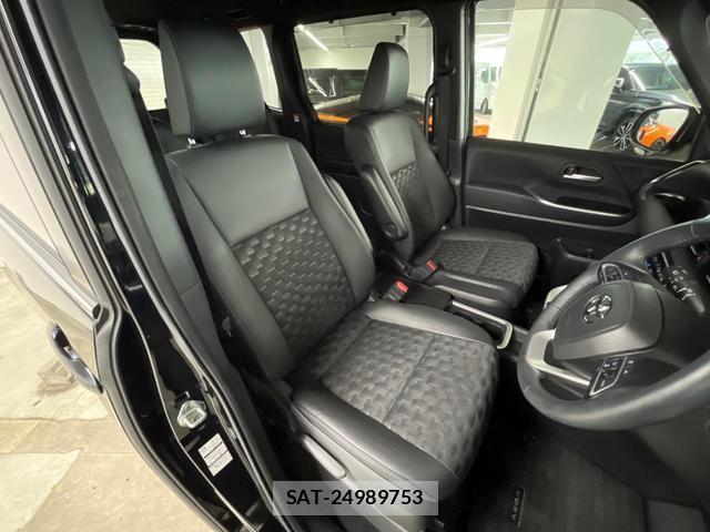 Toyota VOXY 2023-10 8769398-7