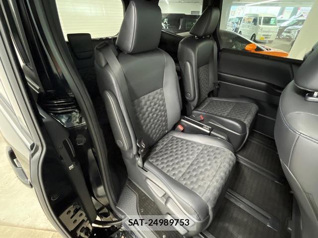Toyota VOXY 2023-10 8769398-8