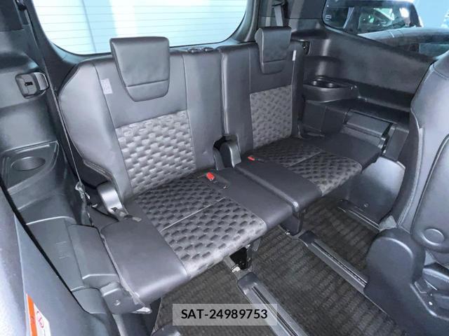 Toyota VOXY 2023-10 8769398-9