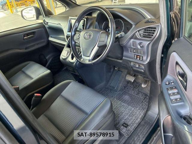 Toyota VOXY 2015-02 8769680-2
