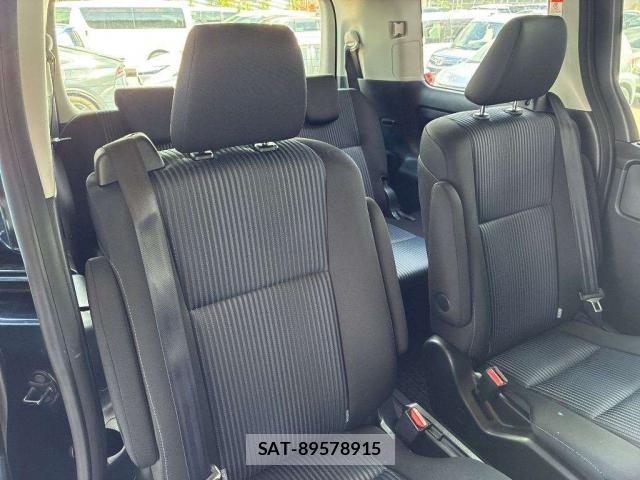 Toyota VOXY 2015-02 8769680-5