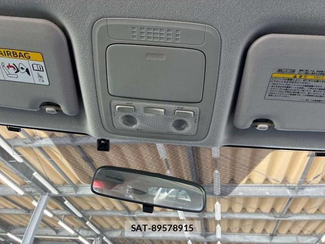 Toyota VOXY 2015-02 8769680-6