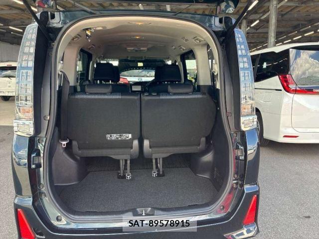 Toyota VOXY 2015-02 8769680-9