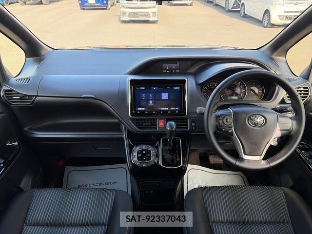 Toyota VOXY 2021-11 8769750-1