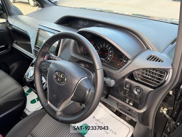 Toyota VOXY 2021-11 8769750-10