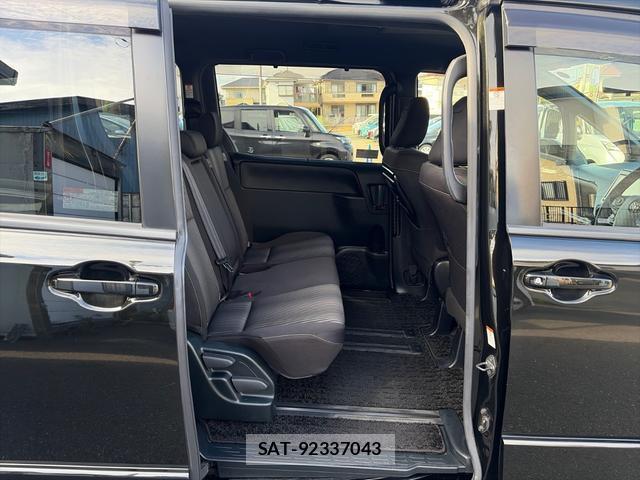 Toyota VOXY 2021-11 8769750-11