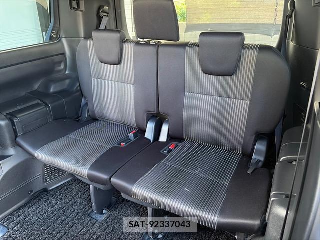 Toyota VOXY 2021-11 8769750-14