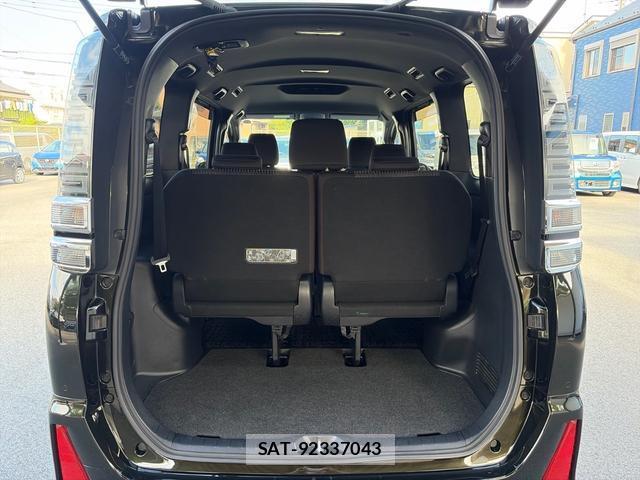 Toyota VOXY 2021-11 8769750-15