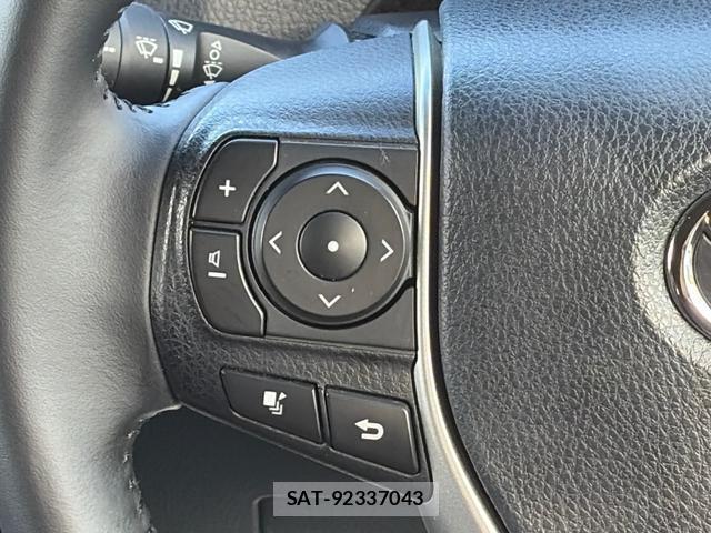 Toyota VOXY 2021-11 8769750-16