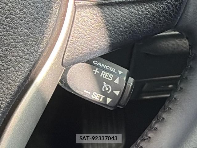 Toyota VOXY 2021-11 8769750-17