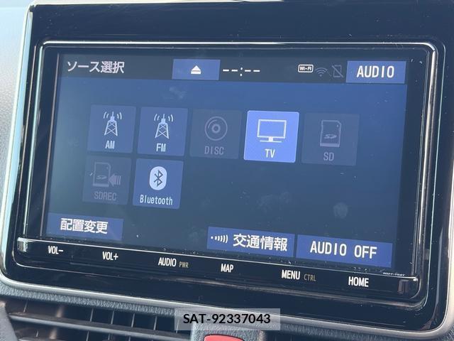 Toyota VOXY 2021-11 8769750-2