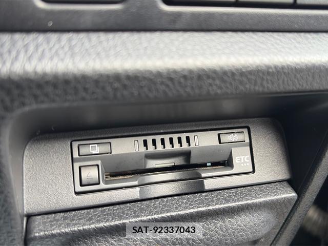Toyota VOXY 2021-11 8769750-5