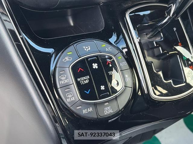 Toyota VOXY 2021-11 8769750-6