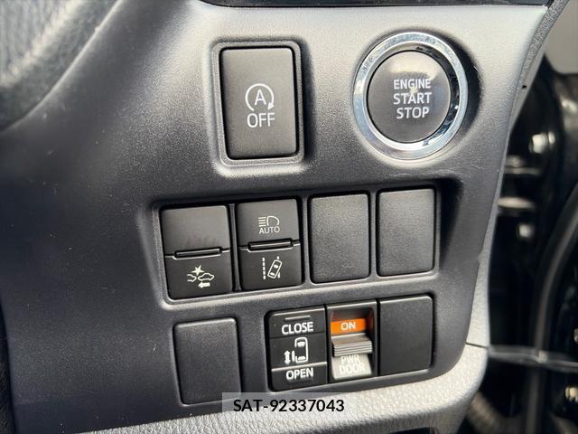 Toyota VOXY 2021-11 8769750-7