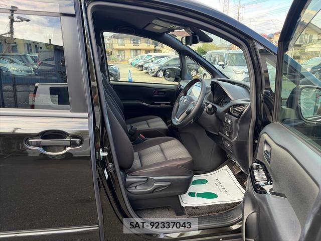 Toyota VOXY 2021-11 8769750-8