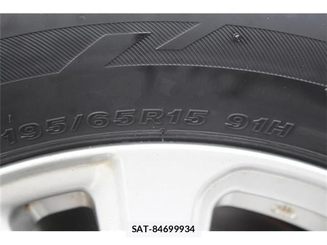 Toyota VOXY 2017-10 8769765-11