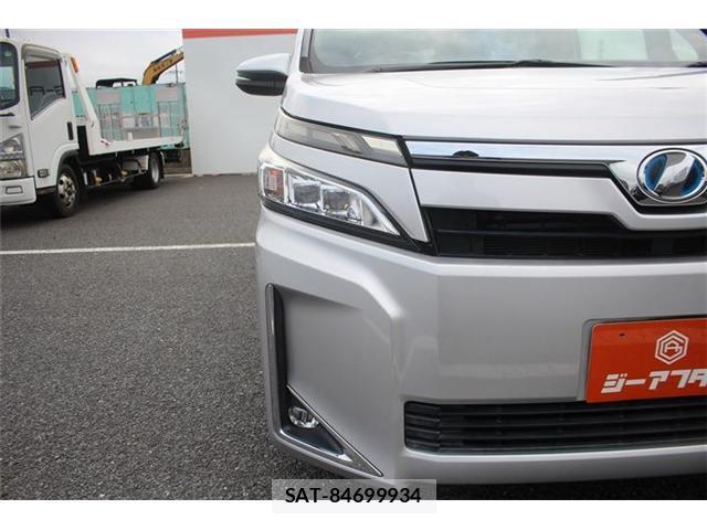 Toyota VOXY 2017-10 8769765-12